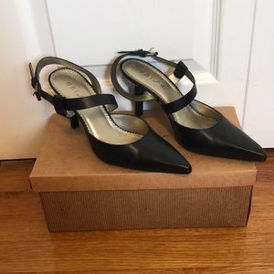 Unisa Pannda Leather Point Toe Pump
